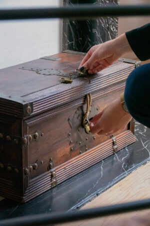 Boîte de rangement utilisée comme coffre à énigme durant les escapes games de Ready-Steady