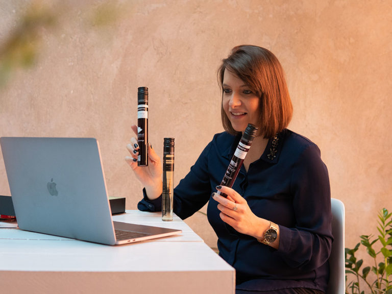 Fioles de dégustation proposées pendant l'escape game autour du vin