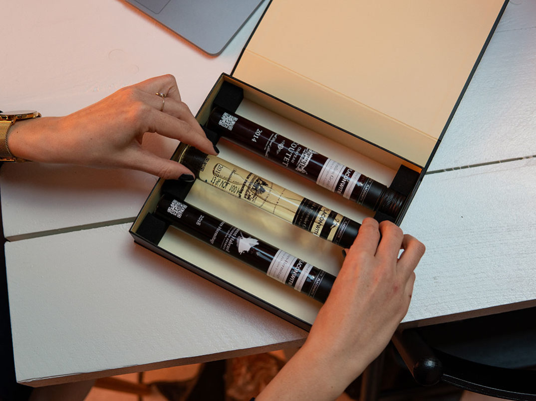 Fioles de dégustation proposées pendant l'escape game autour du vin