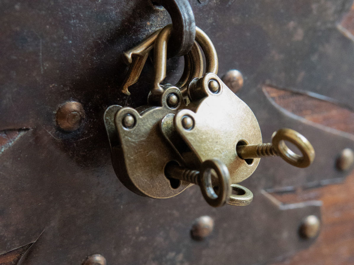 Coffre verrouillé par des cadenas utilisé lors de l'escape game organisé par Ready-Steady