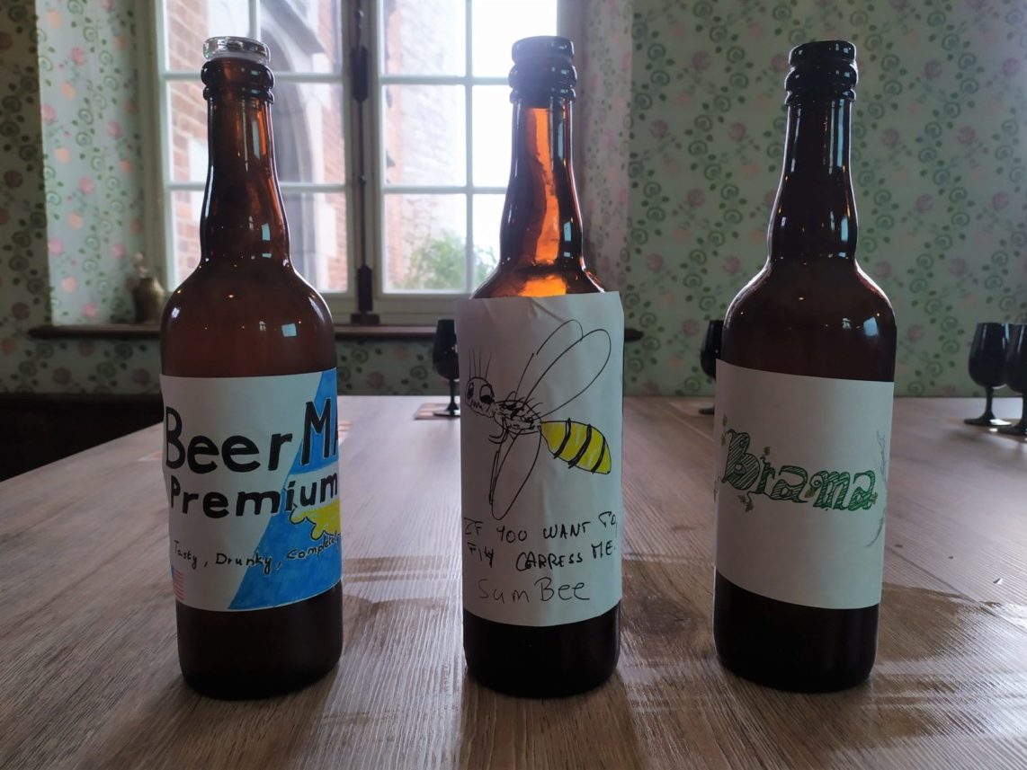 3 bouteilles de bière créées lors du team building Beer Challenge