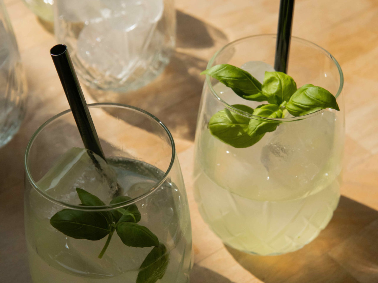 Mojitos servis aux participants lors d'un bar à thème organisé par Ready-Steady