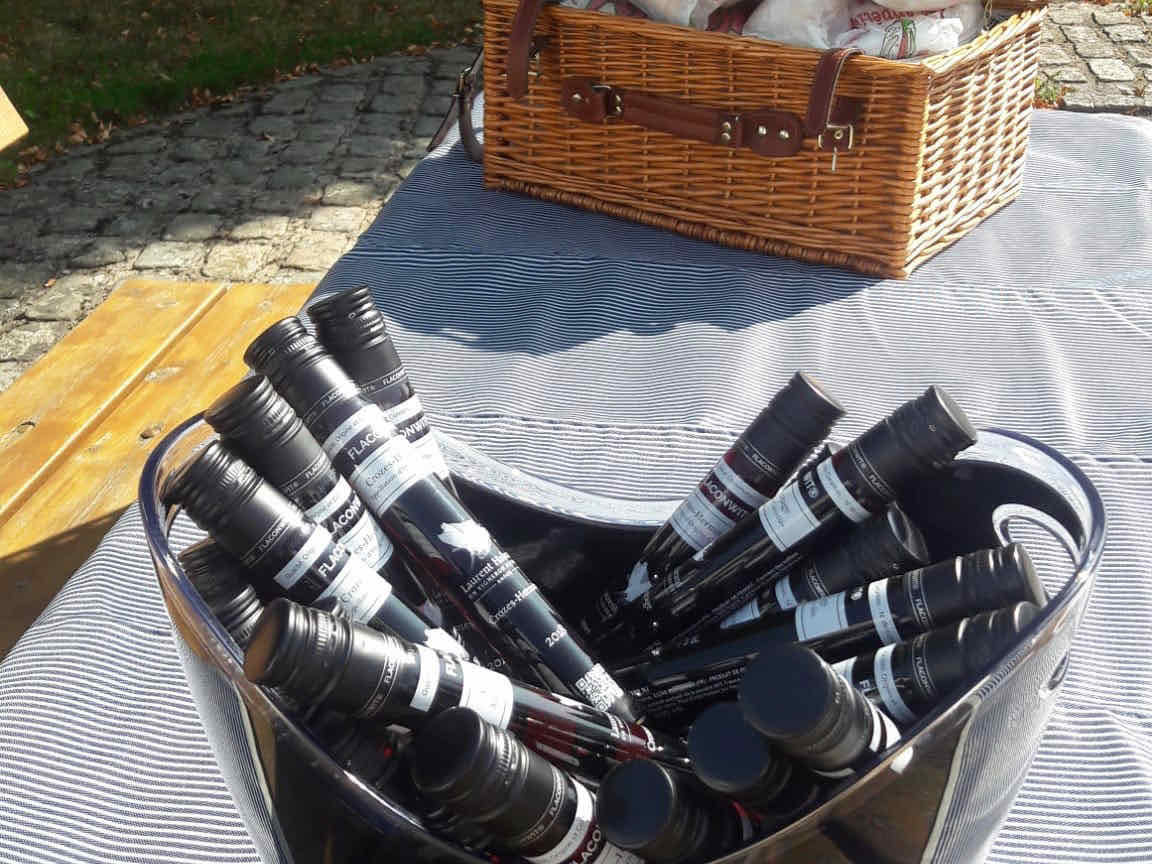 Fioles de dégustation et panier gourmand pour la balade dégustation organisée par Ready-Steady